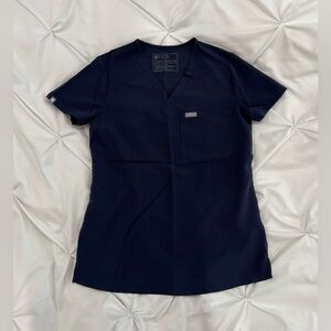 EUC like new figs catarina one pocket scrub top sz XXS color quiet navy